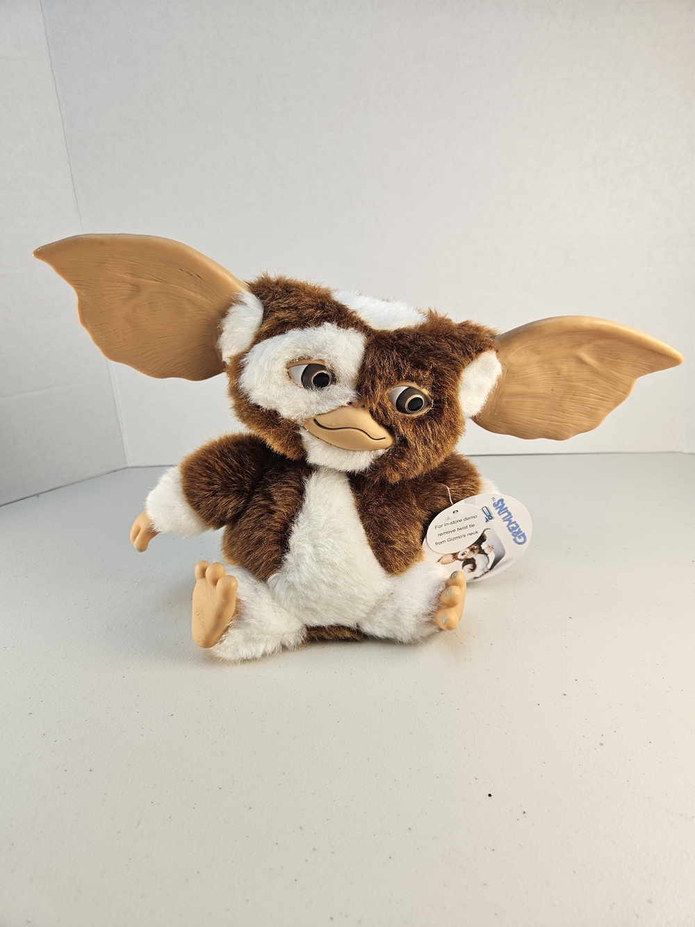 Neca Gizmo From The Gremlins Singing And Dancing Stuffed Soft Plush Toy